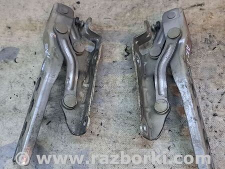 Петля капота правая для Skoda Octavia A5 Киев 1Z0823031B