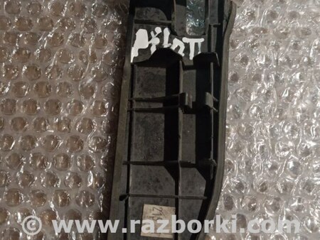 Накладка петли крышки багажника для Honda Pilot 2 MR-V YF3/4 (2008-2015) Киев 74885-SZA-A1