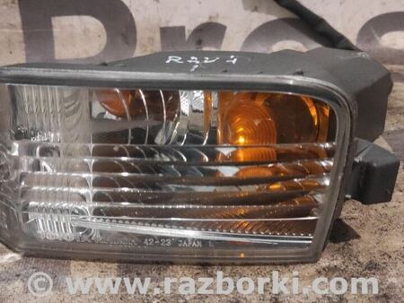 Поворотник левый для Toyota RAV-4 (00-05) Киев 8152142050