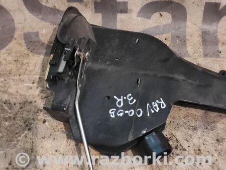 Замок двери задней правой для Toyota RAV-4 (00-05) Киев 6933042060