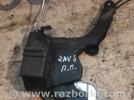 Замок двери передней правой для Toyota RAV-4 (00-05) Киев 6930342100