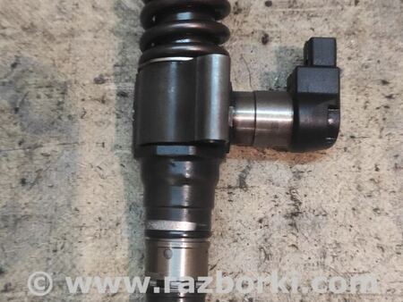 Форсунка топливная для Volkswagen Passat B6 (03.2005-12.2010) Киев 03G130073T