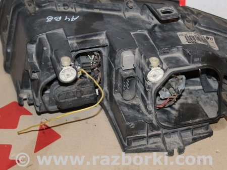 Фара передняя правая для Audi (Ауди) A4 B6 - 8E5, 8EC (11.2000-11.2004) Львов  8E0941030D