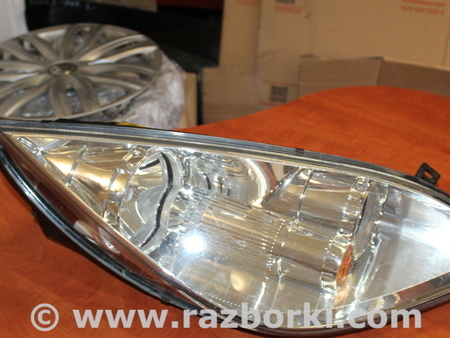 Фара передняя правая для Mitsubishi Colt Львов 0301208202