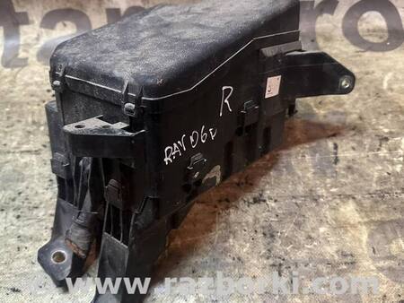 Блок предохранителей для Toyota RAV-4 (05-12) Киев 8274242030