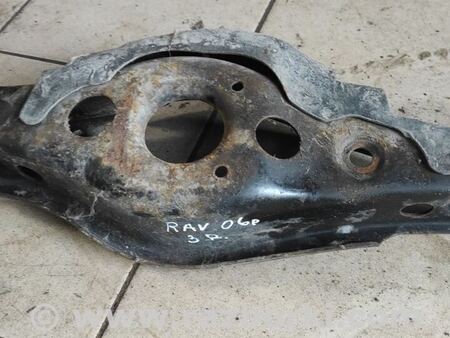 Рычаг задний нижний правый для Toyota RAV-4 (05-12) Киев 4873042040