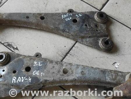 Рычаг продольный задней подвески левый для Toyota RAV-4 (05-12) Киев 4878042010