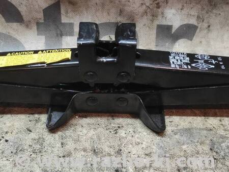 Домкрат для Toyota Avensis T250 (02.2003-10.2009) Киев 0911105010