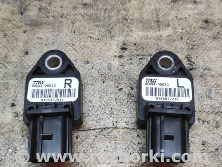 Датчик удара левый для Toyota Avensis T250 (02.2003-10.2009) Киев 8983405010