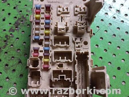 Блок предохранителей для Toyota Avensis T250 (02.2003-10.2009) Киев 8264105030A