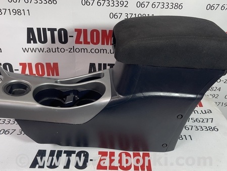 Подлокотник для Mitsubishi Outlander XL Львов 8011A083, 3H45X