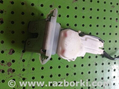 Замок крышки багажника для Suzuki SX4 Киев 8251080J00