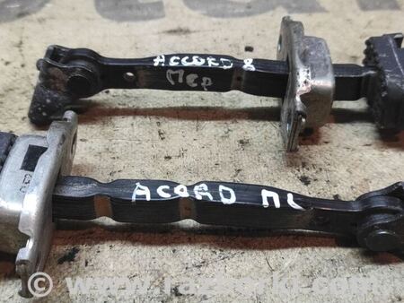 Ограничитель двери передний правый для Honda Accord CU (12.2008 - 03.2013) Киев 72340TL0003