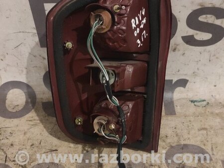 Фонарь задний правый для Toyota RAV-4 (00-05) Киев 81551-42040