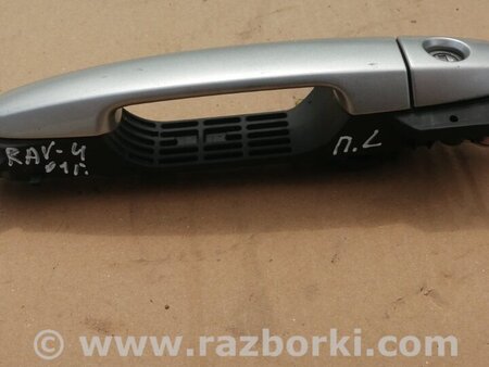 Ручка передней левой двери для Toyota RAV-4 (05-12) Киев 6920242010
