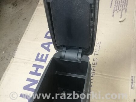 Подлокотник для Toyota RAV-4 (05-12) Киев 5890542020B0