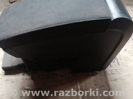 Подлокотник в сборе для Volkswagen Passat B6 (03.2005-12.2010) Киев 3C0864211B 17U