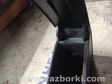 Подлокотник в сборе для Volkswagen Passat B6 (03.2005-12.2010) Киев 3C0864211B 17U