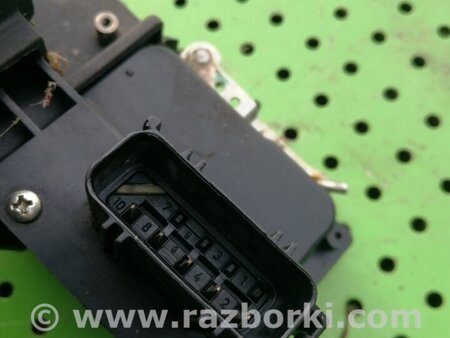 Замок двери задней левой для Ford Fusion 1 поколение (02-12) Киев 1372487