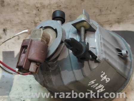 Противотуманная фара левая для Toyota RAV-4 (00-05) Киев 8122042050