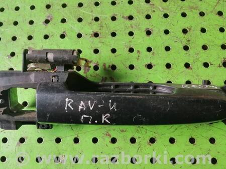 Ручка передней правой двери для Toyota RAV-4 (00-05) Киев 6920152010
