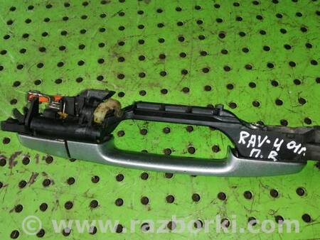 Ручка передней правой двери для Toyota RAV-4 (00-05) Киев 6920152010