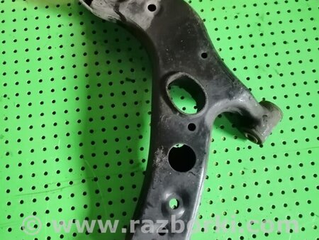 Рычаг нижний передний правый для Toyota RAV-4 (05-12) Киев 4806842050