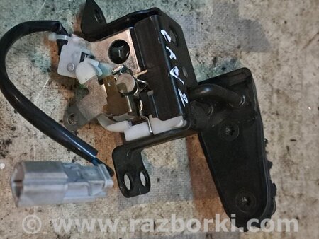 Замок стекла крышки багажника для Honda CR-V (02-06) Киев 74805S9A003