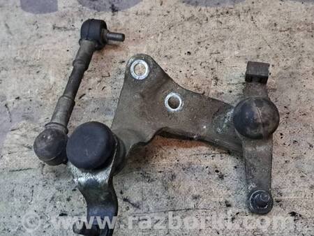 Кронштейн крепления кулисы КПП  для Toyota RAV-4 (00-05) Киев 3360828010