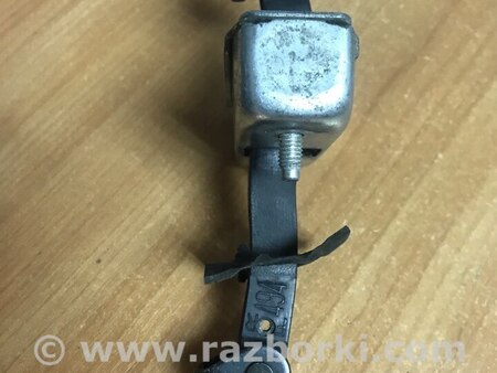 Ограничитель двери передней для Toyota Land Cruiser Prado 120 Киев 68630-60100