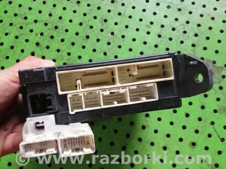 Блок предохранителей для Toyota Land Cruiser 200 Киев 8273360352