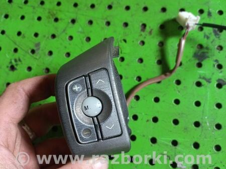 Кнопки руля для Toyota RAV-4 (05-12) Киев 8424742030