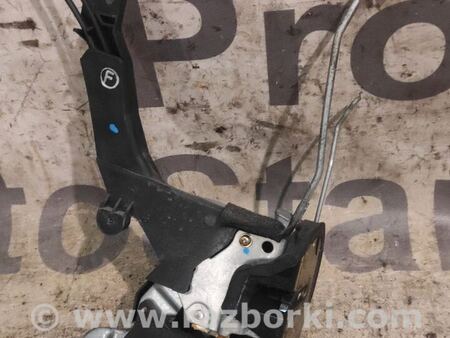 Замок двери передней правой для Toyota RAV-4 (00-05) Киев 6930342100