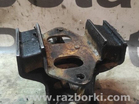 Подушка КПП для Mitsubishi Pajero Sport (96-09) Киев MR267394