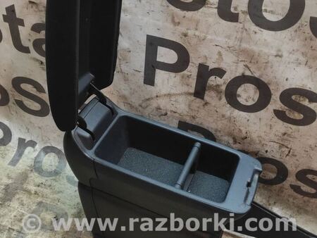 Подлокотник в сборе для Toyota Avensis T250 (02.2003-10.2009) Киев 5890505030B3