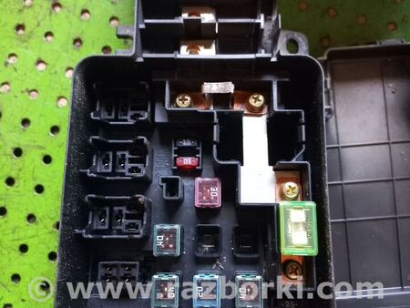 Блок предохранителей для Toyota Avensis T250 (02.2003-10.2009) Киев 38250S10E01