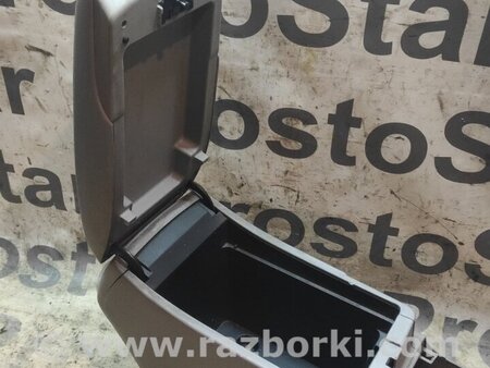 Подлокотник для Toyota Camry 40 XV40 (01.2006-07.2011) Киев 5881006030B1