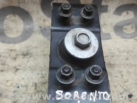 Подушка КПП для KIA Sorento Киев 218323E384