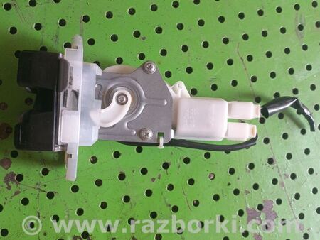 Замок крышки багажника для Suzuki SX4 Киев 8251080J00