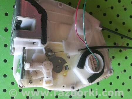 Замок двери задней левой для Suzuki SX4 Киев 8230280J22