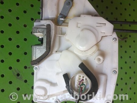 Замок двери передний правый для Suzuki SX4 Киев 8220180J42