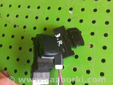 Кнопка стеклоподьемника для Suzuki SX4 Киев 3799562J00
